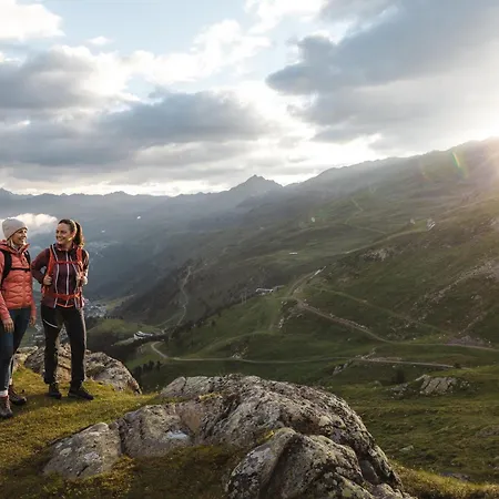 Mountain In Chalet, Opening Dec 25 オーバーグールグル